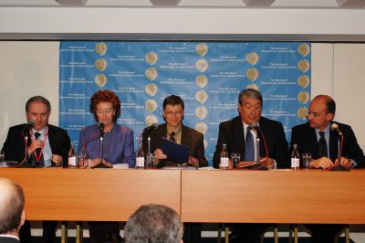 Davide Bassi, Letizia Moratti, Bill Gates, Lucio Stanca, Gianluca Salvatori (firmatari dell'accordo).