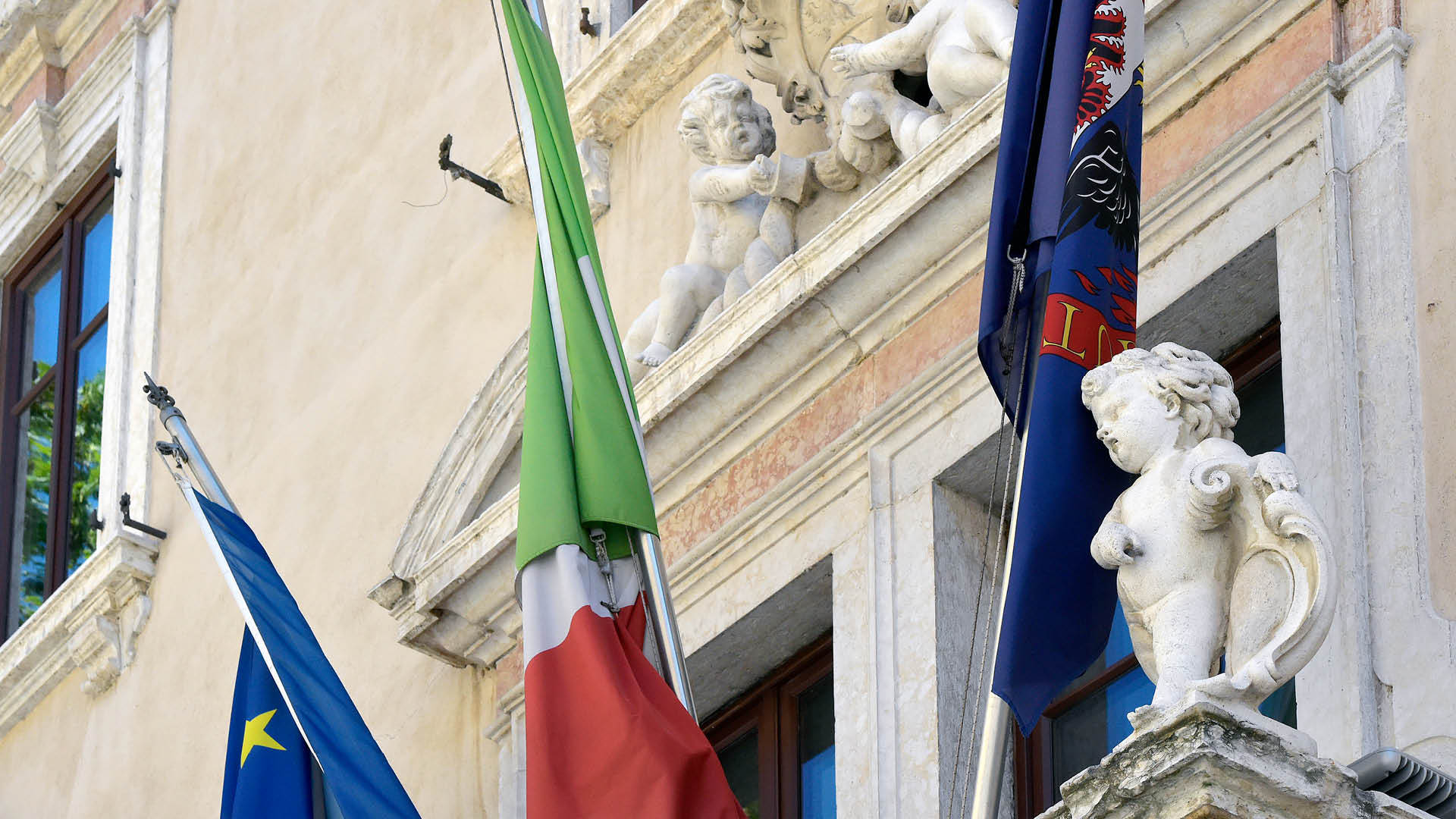 particolare balcone Palazzo Sardagna