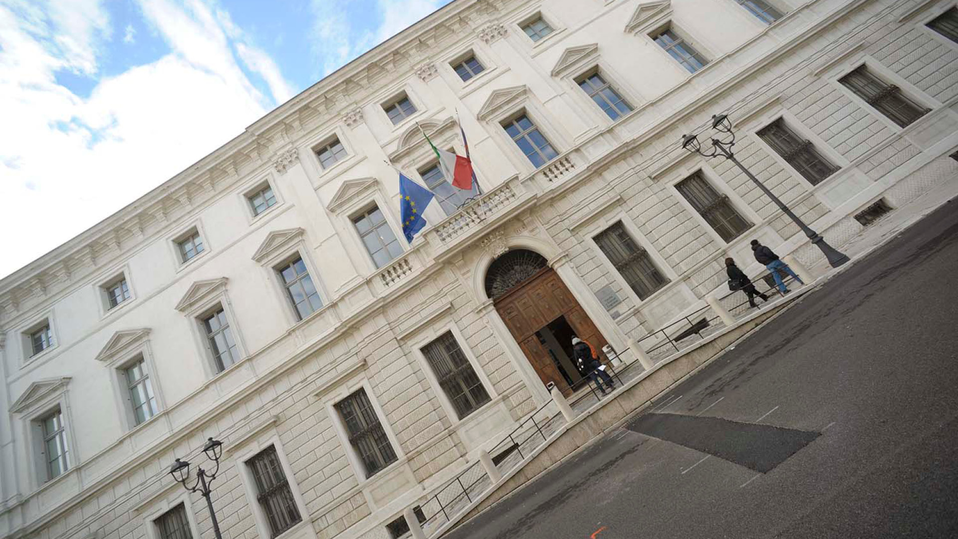 Palazzo Piomarta a Rovereto facciata esterna con inquadratura obliqua