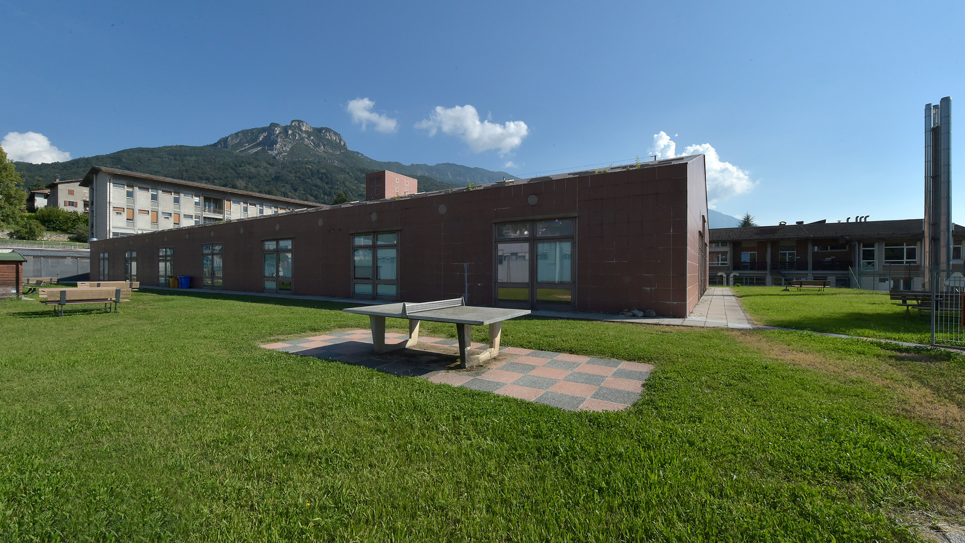 Vista dal giardino dell'Edificio di Matematica e Fisica a Povo