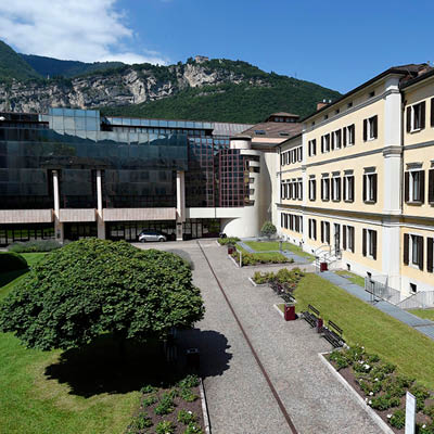 cortile esterno, Dipartimento di Economia e Management