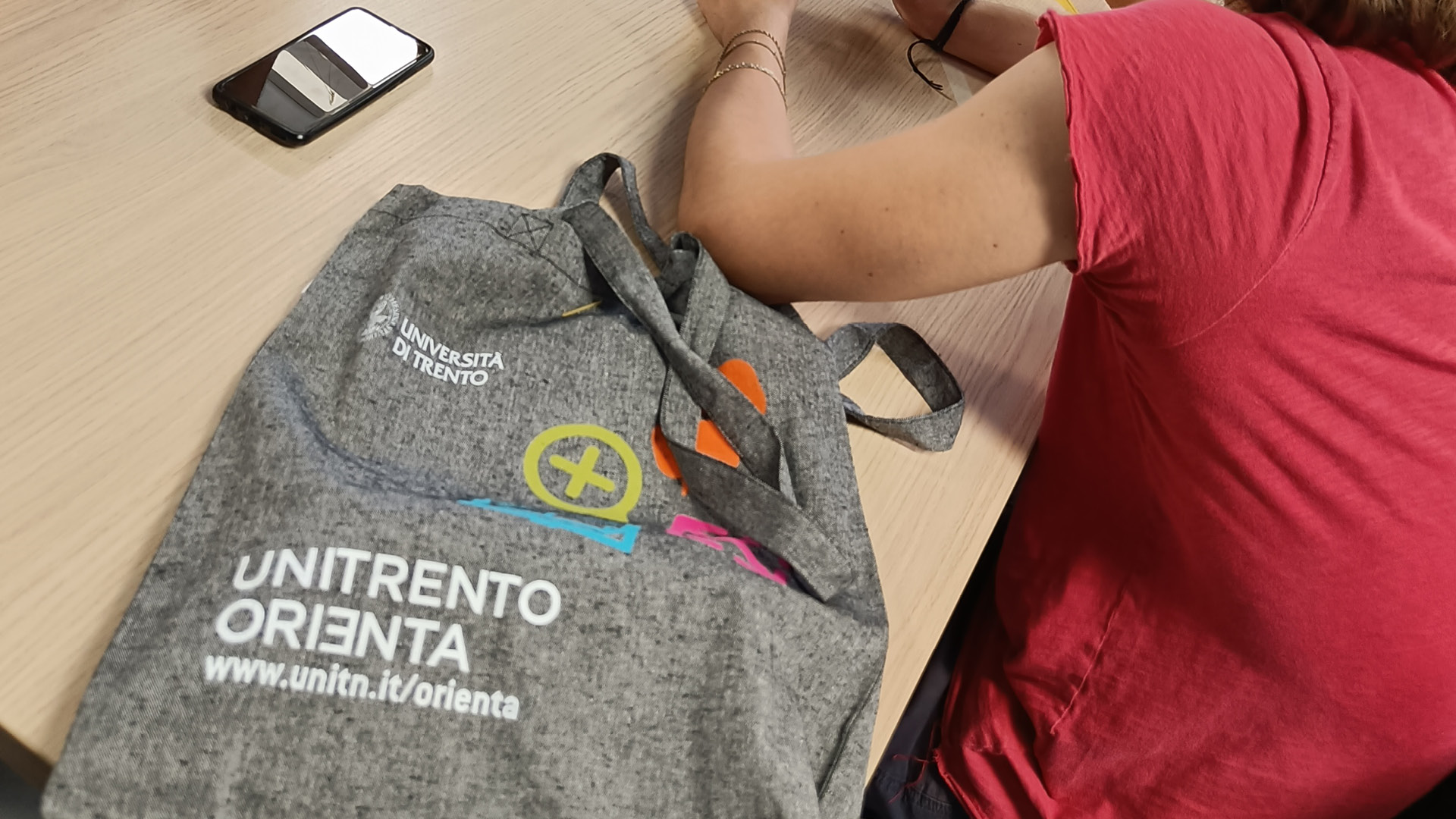 evento di orientamento, borsa in tela con tratto grafico Unitrentorienta
