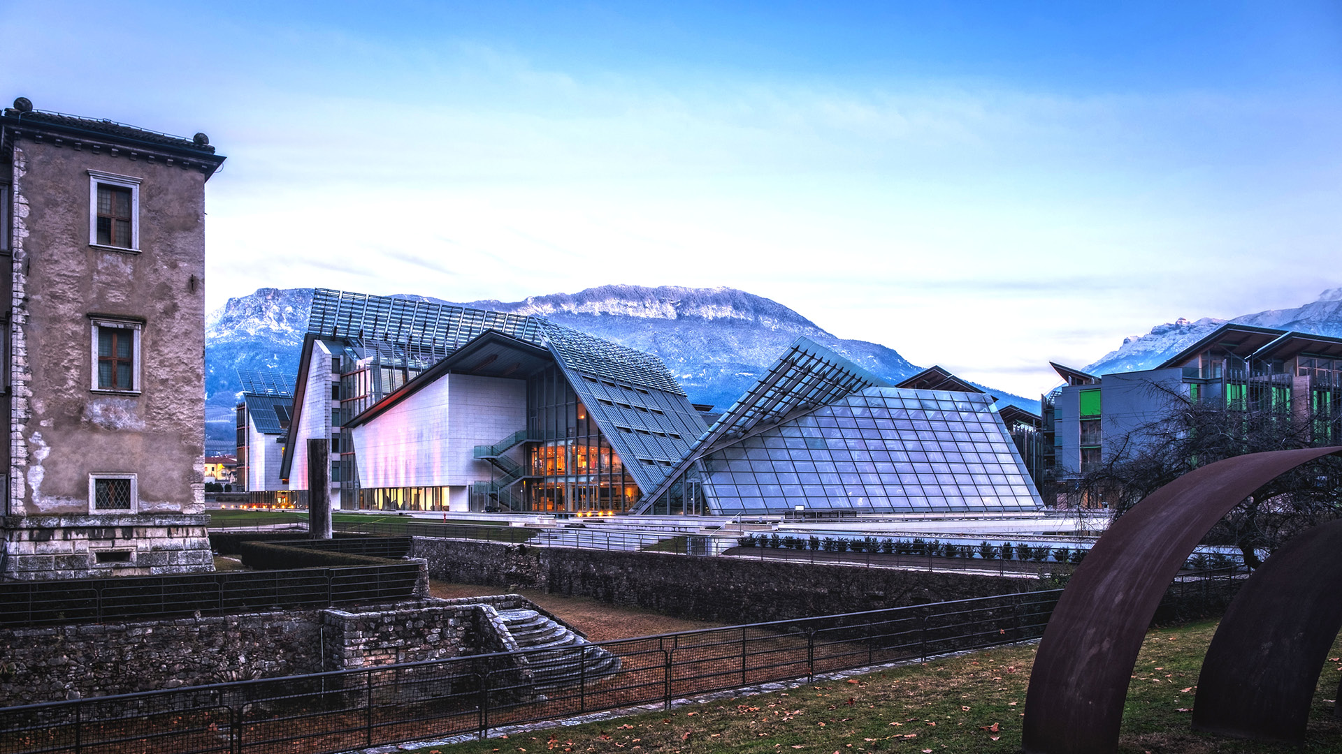 Museo delle Scienze MUSE al crepuscolo