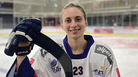 Anna Callovini. Laurea in Scienze motorie, sport e benessere. Specialità: hockey su ghiaccio