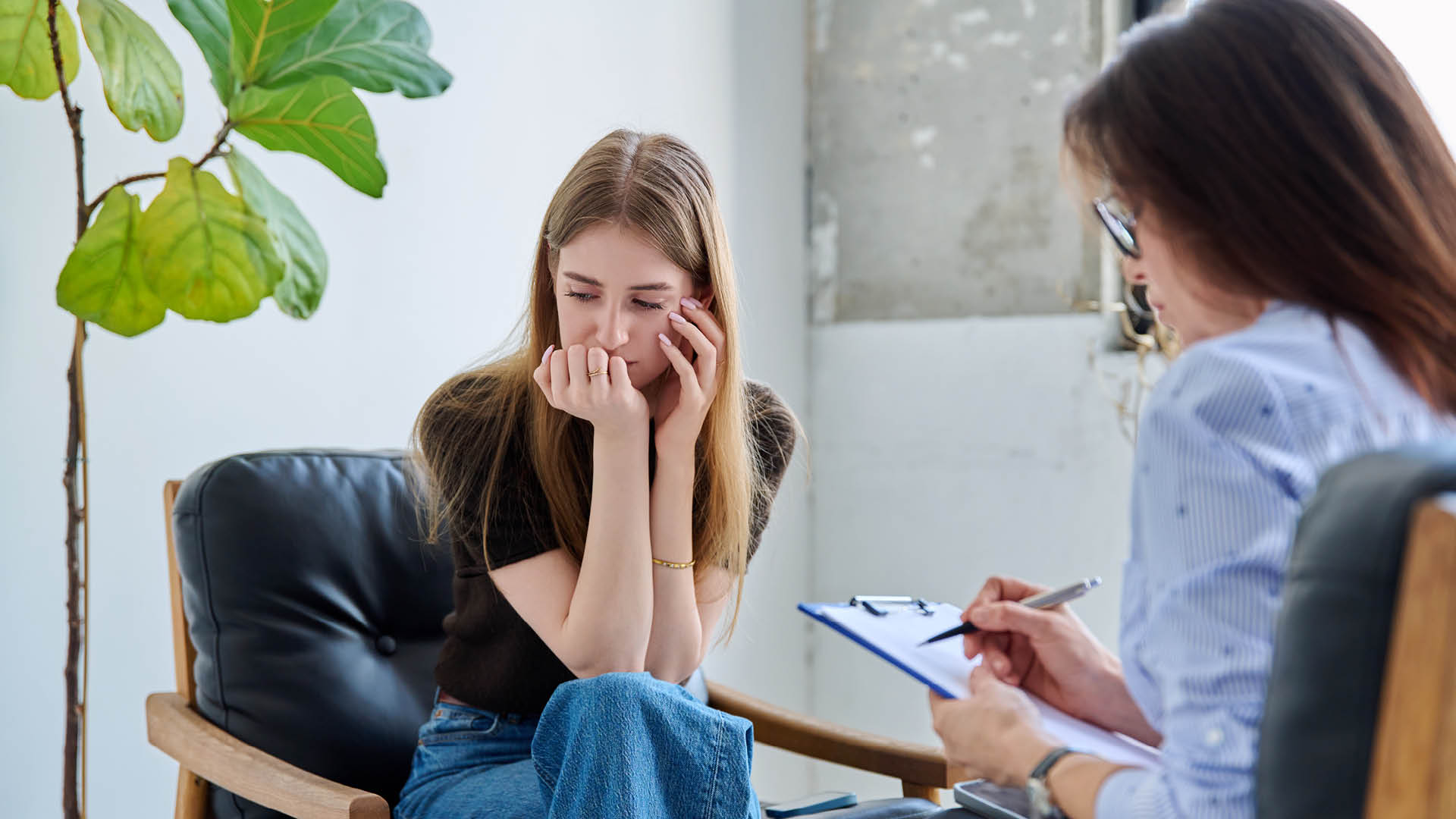 colloquio con assistente sociale, psicologo o educatore 