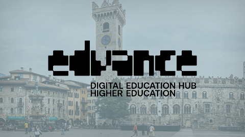 Logo Edvance con sfondo foto Piazza Duomo Trento