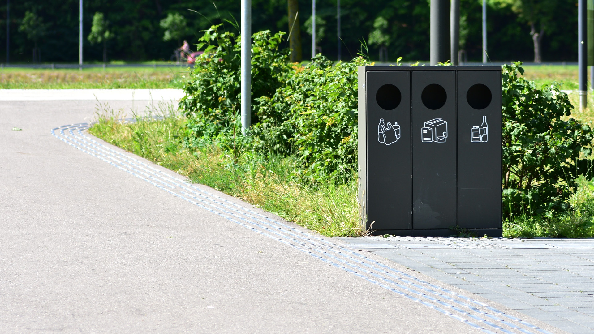 bidoni per la raccolta differenziata