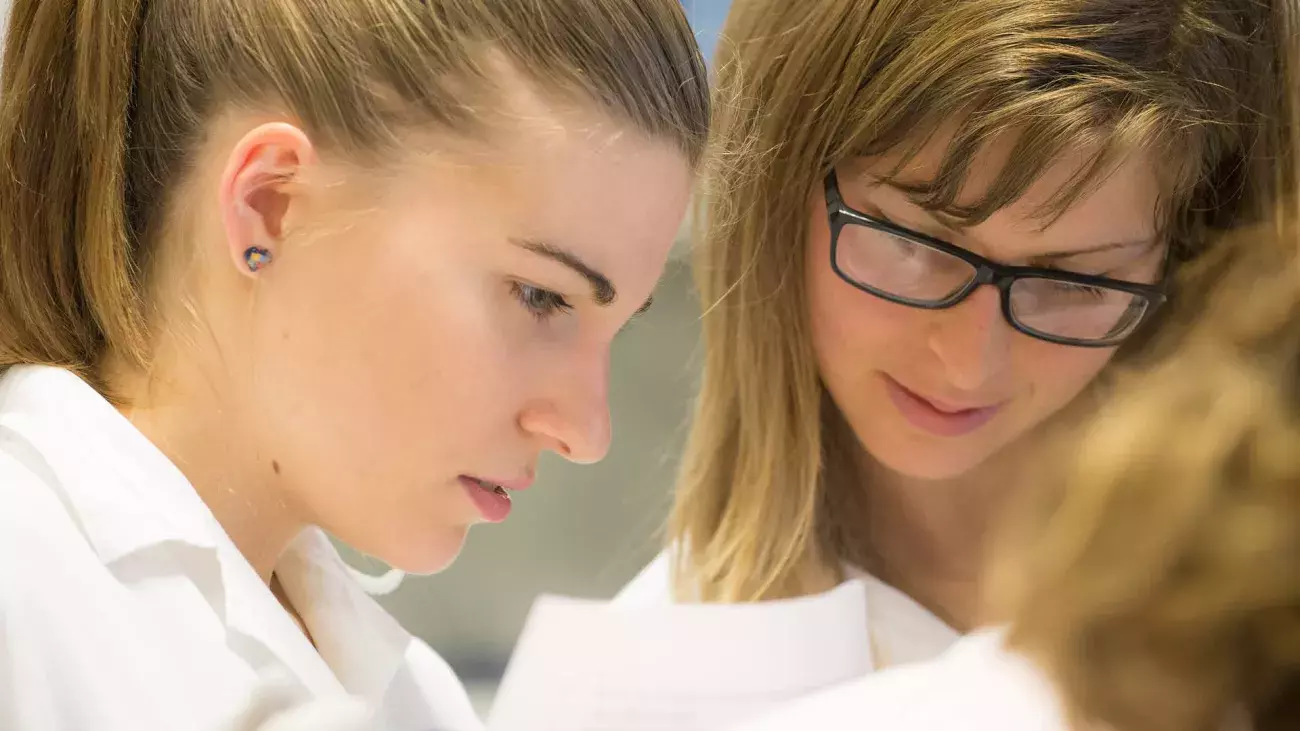 ricercatrici in laboratorio