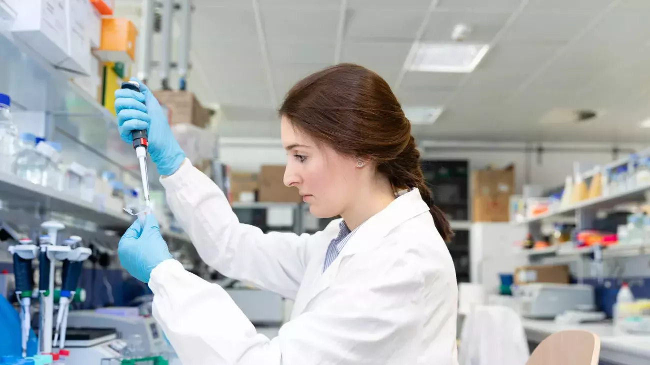 ricercatrice al lavoro