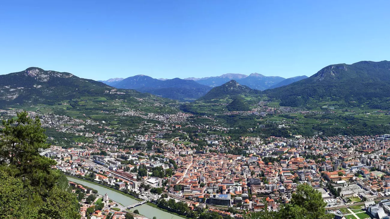 vista panoramica dall'alto sulla città di Trento