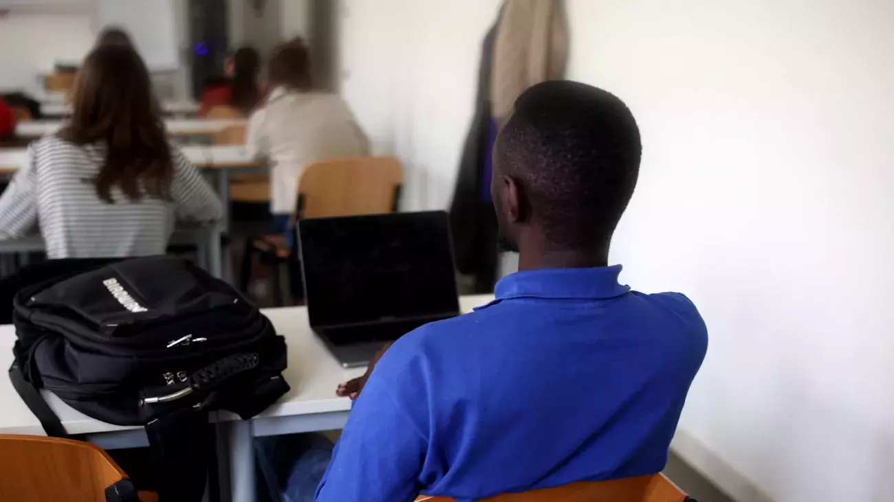 studente di schiena durante una lezione