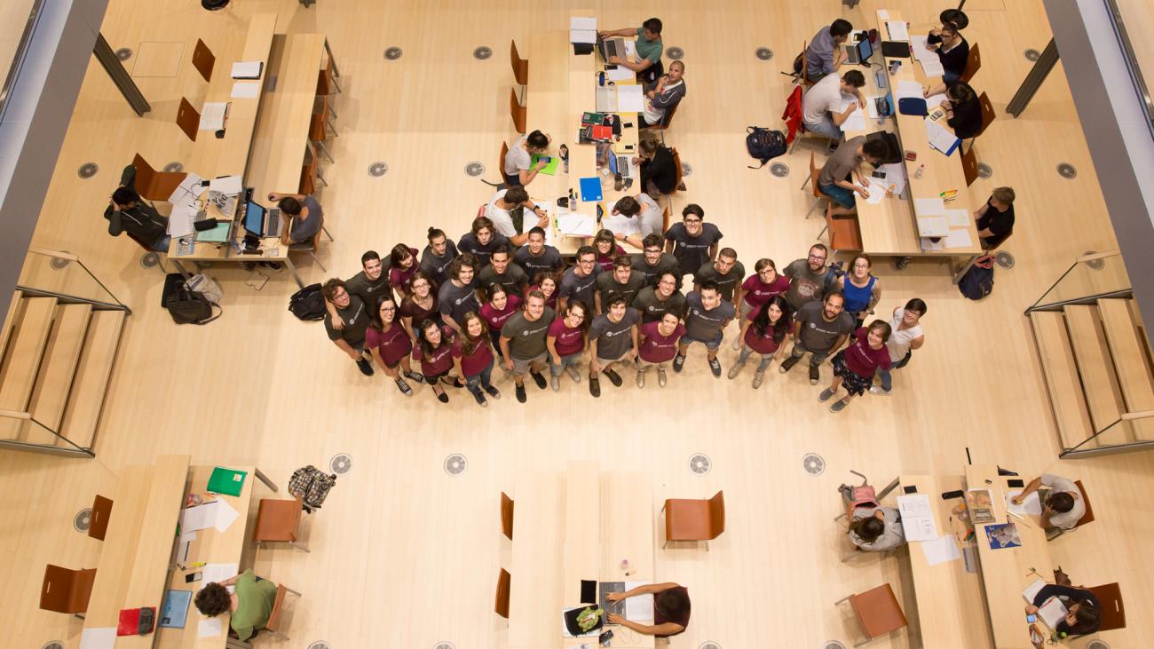 ragazzi orientatori presso la BUC, foto dall'alto