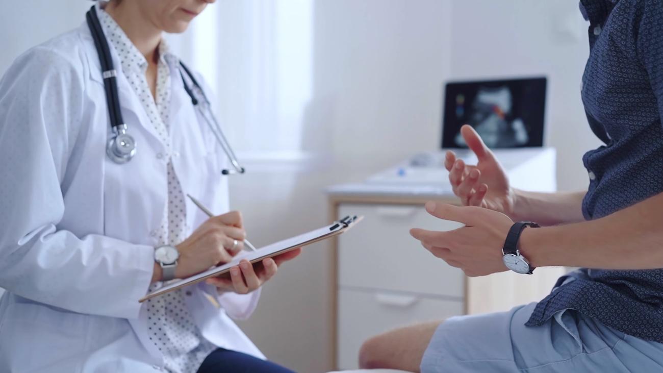 Medico e paziente in ambulatorio
