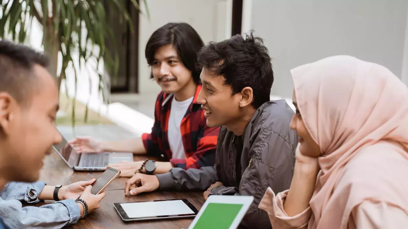 Ragazzi e ragazzi di diverse culture