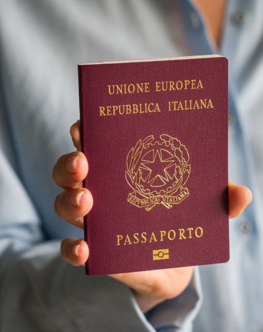 Passaporto italiano © Adobe Stock